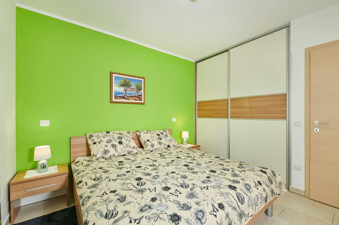 Apartman Leon Umag Exterior photo