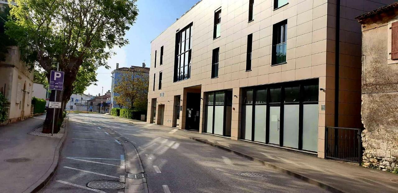 Apartman Leon Umag Exterior photo